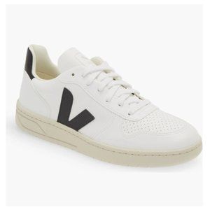 Veja V-10 Sneaker (Unisex), Black and White